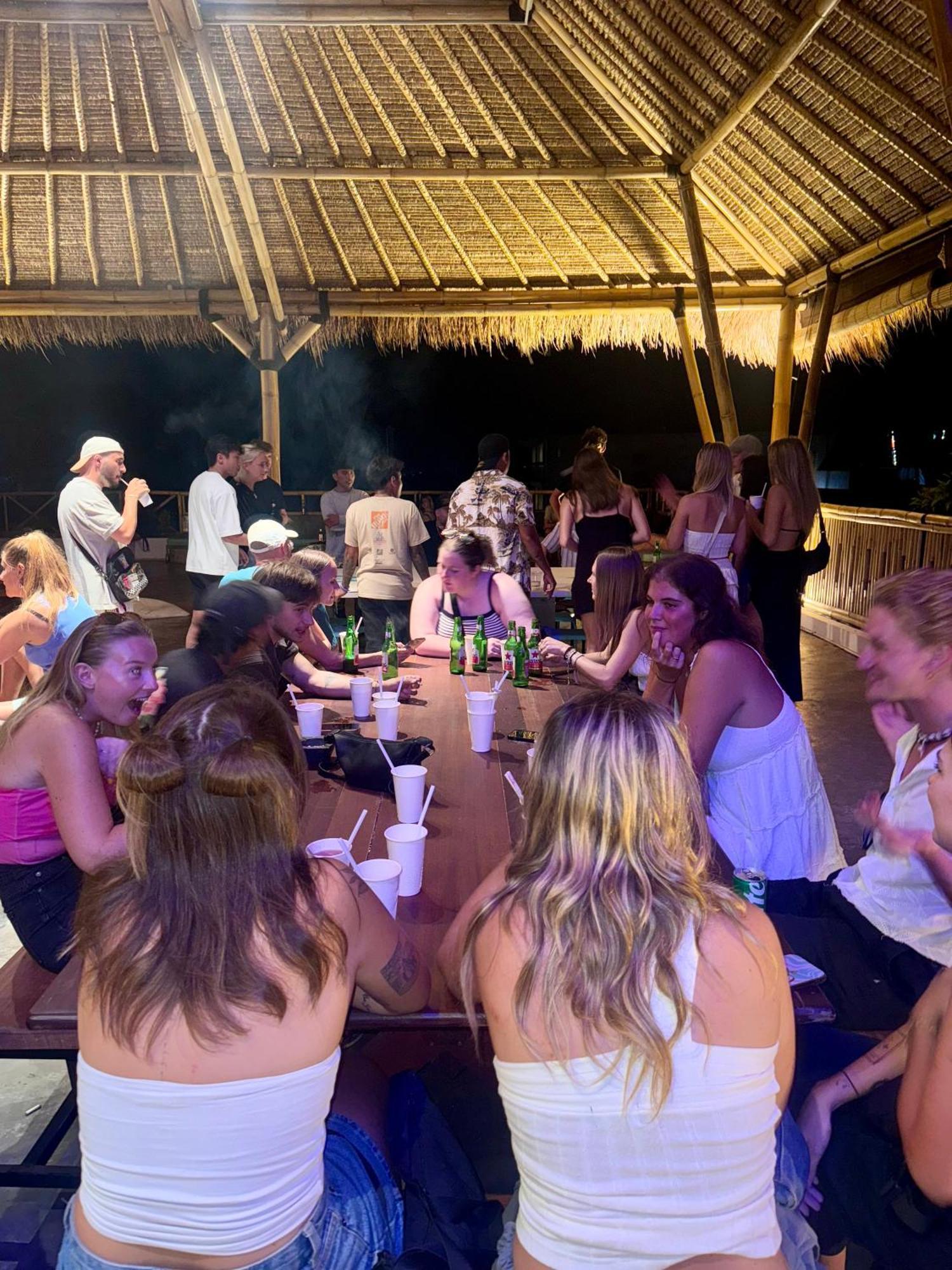 Canggu Central Hostel Экстерьер фото