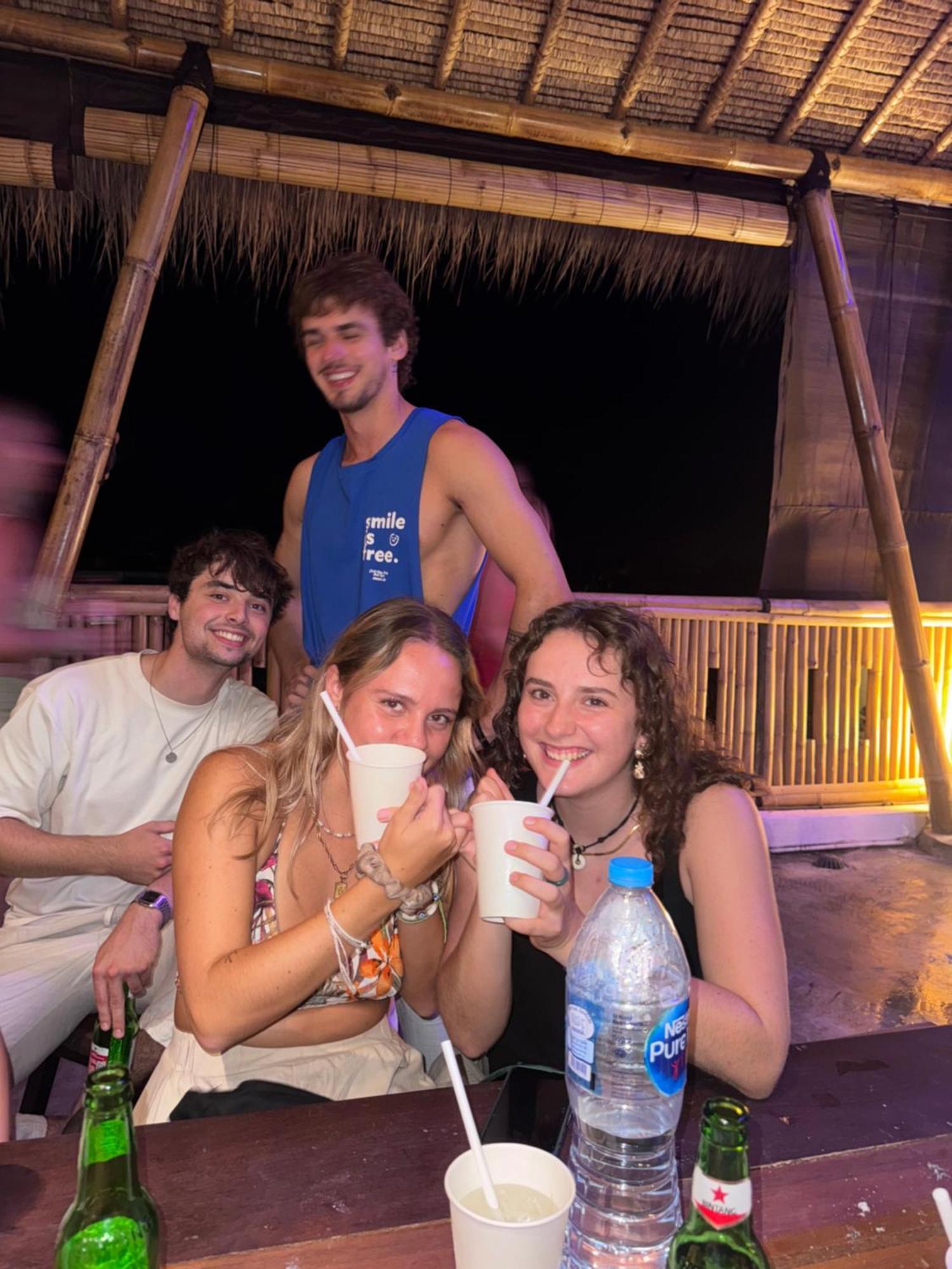 Canggu Central Hostel Экстерьер фото