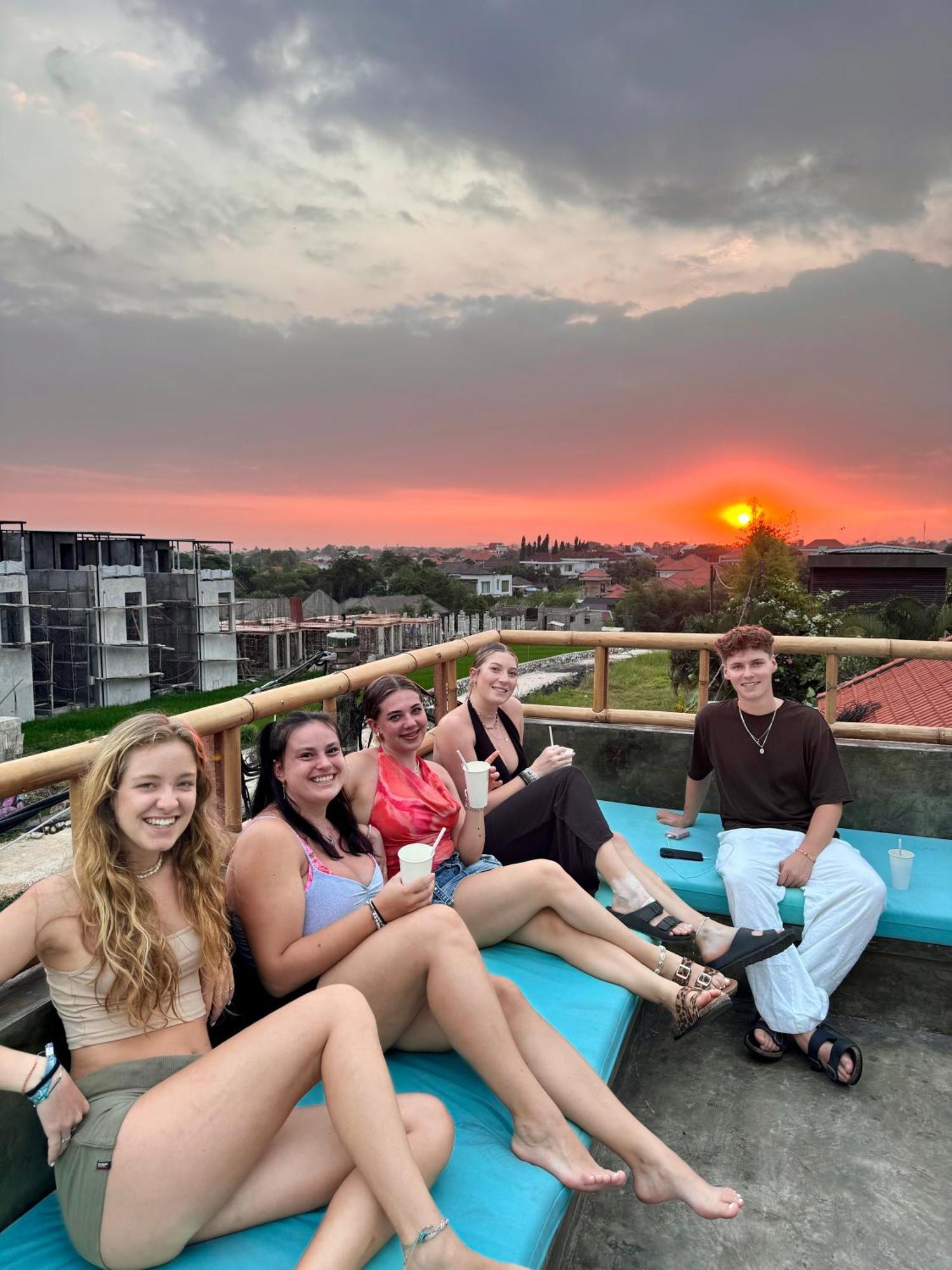 Canggu Central Hostel Экстерьер фото