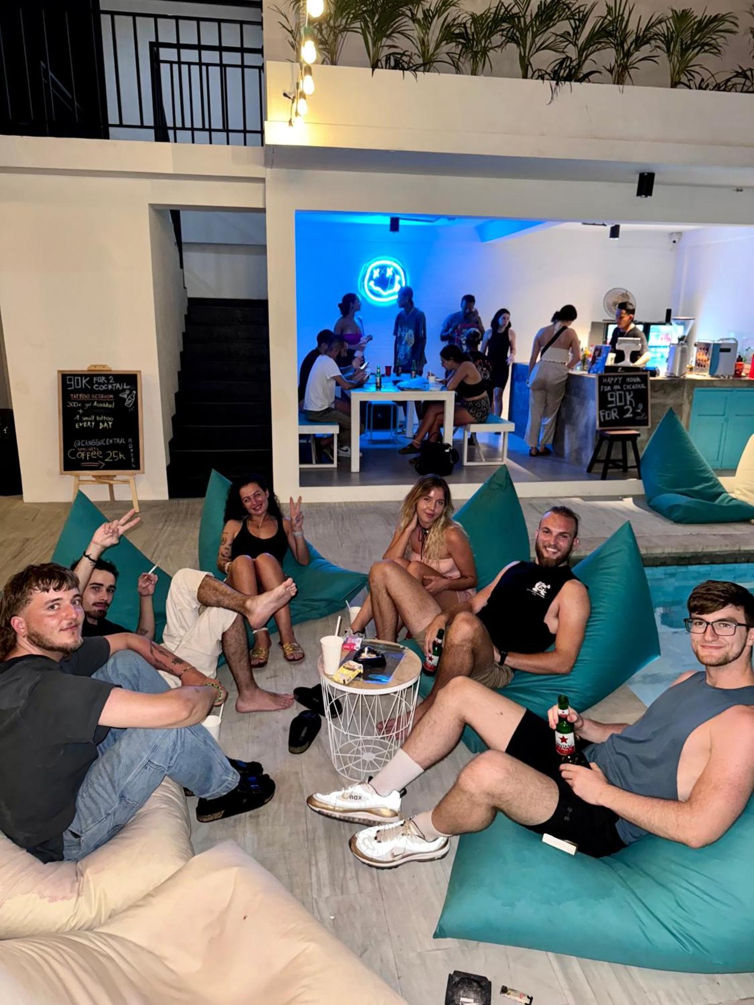 Canggu Central Hostel Экстерьер фото