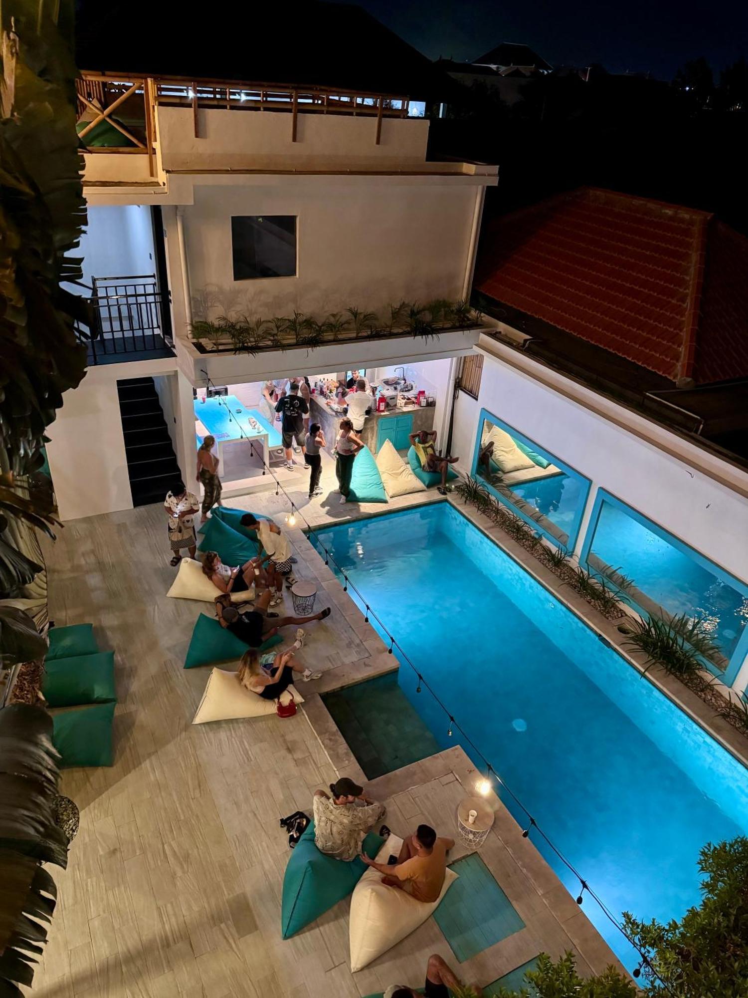 Canggu Central Hostel Экстерьер фото