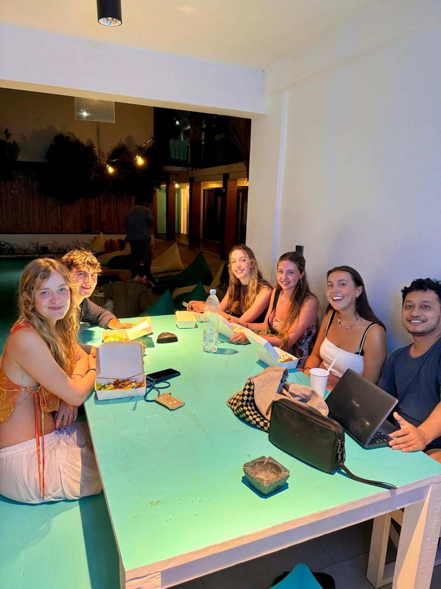 Canggu Central Hostel Экстерьер фото