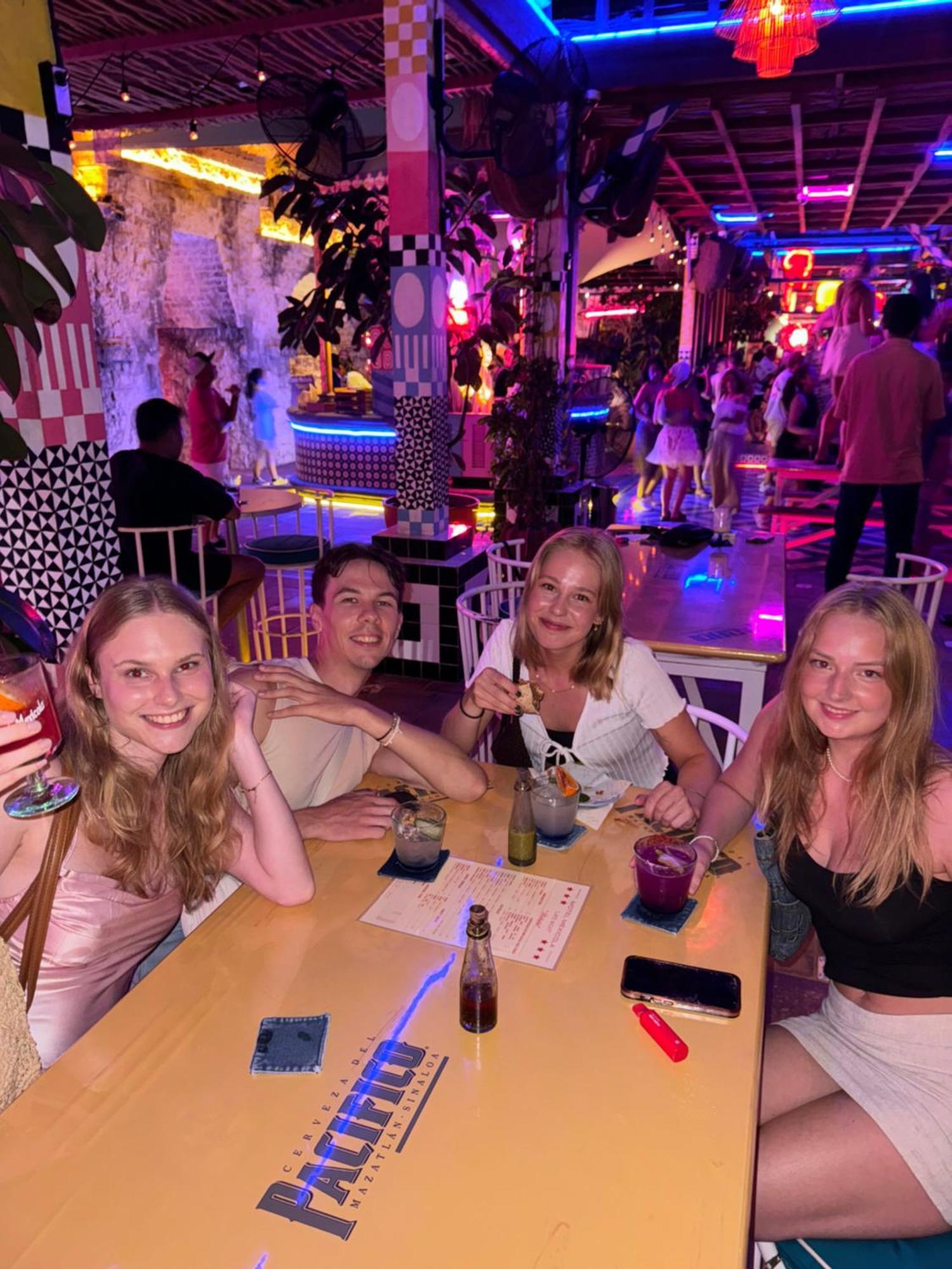 Canggu Central Hostel Экстерьер фото